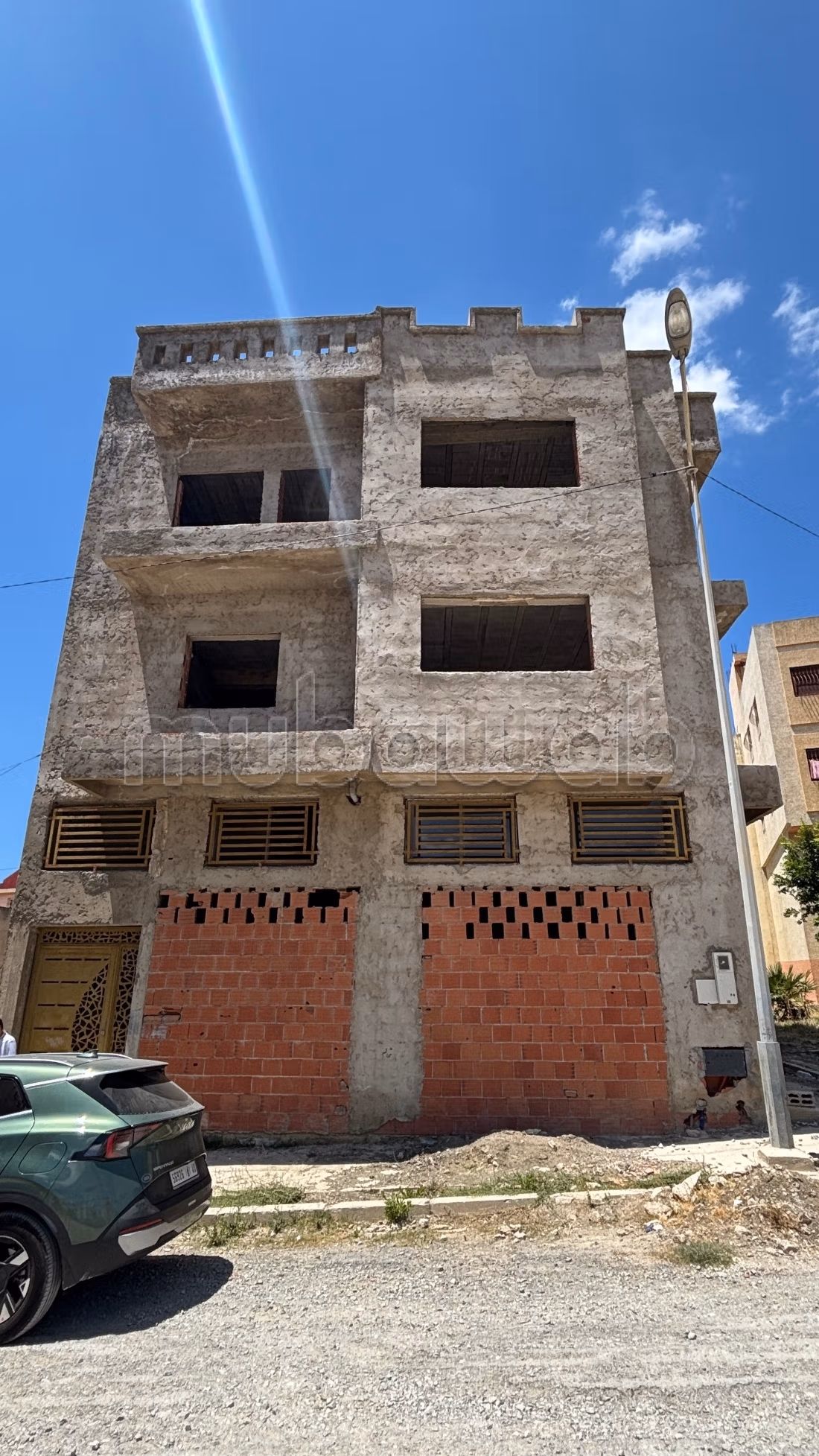 Maison semi finie à l'achat à Mghogha.
Surface de 119 m².
Parking et ascenseur