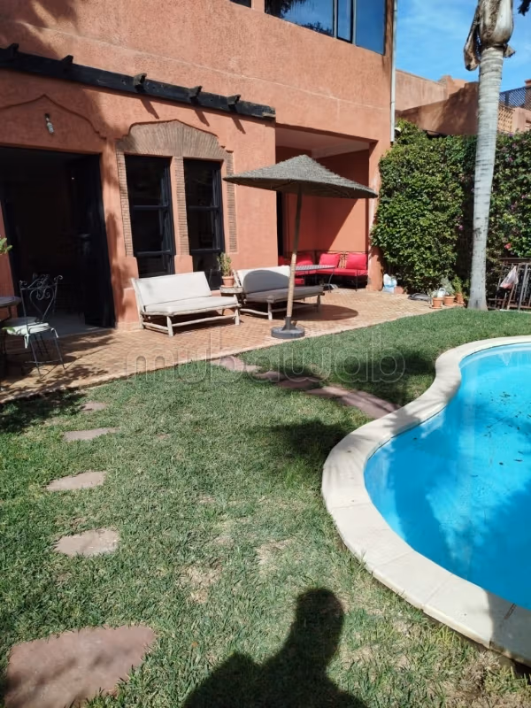 Superbe villa à louer à Route Casablanca.
Superficie 300 m²