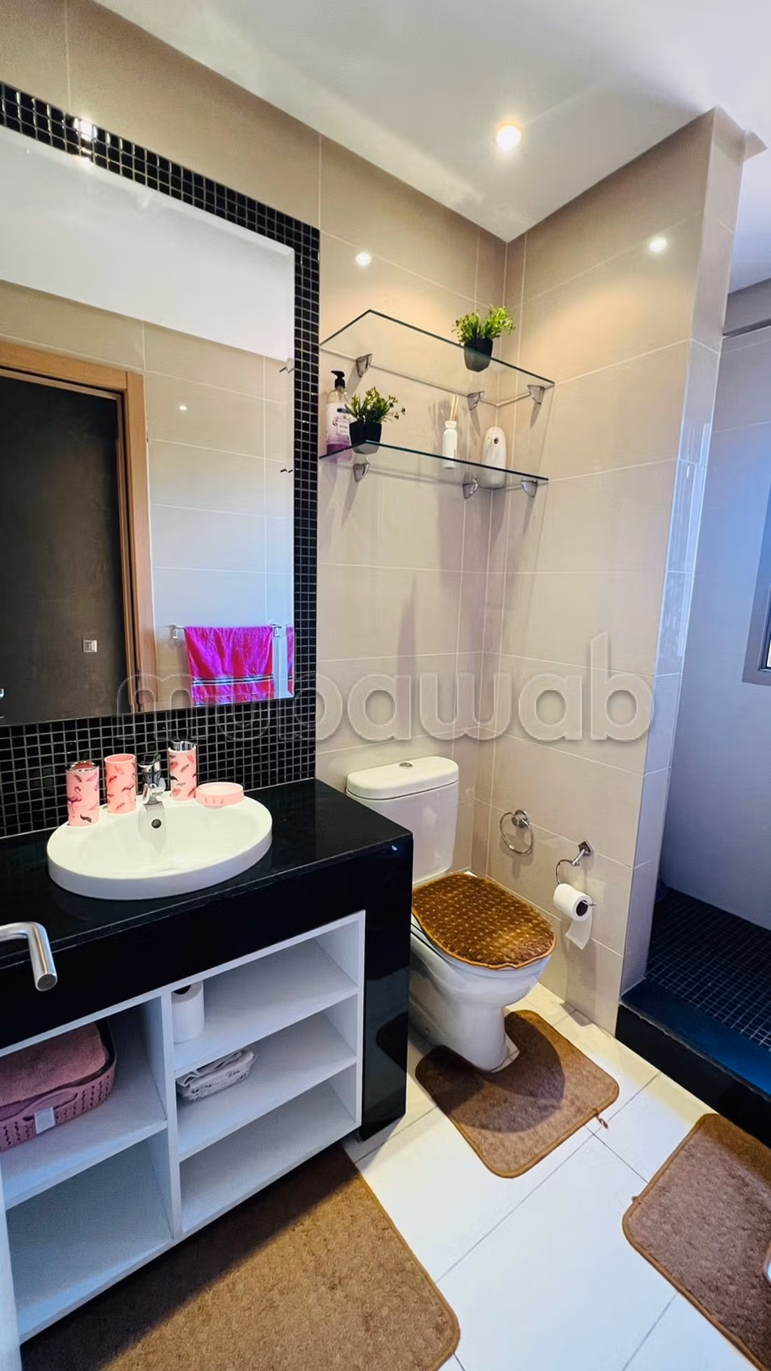 Geweldig appartement te koop op Boulevard Med 6, 3 kamers. Gemeubileerd