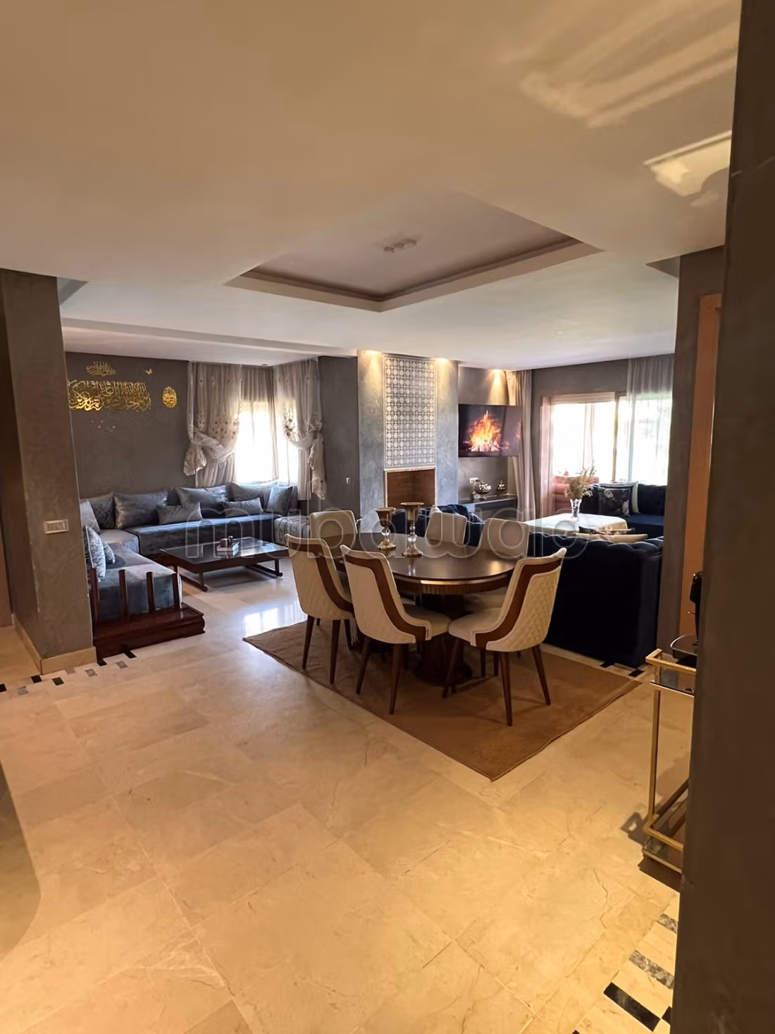 Geweldig appartement te koop op Boulevard Med 6, 3 kamers. Gemeubileerd