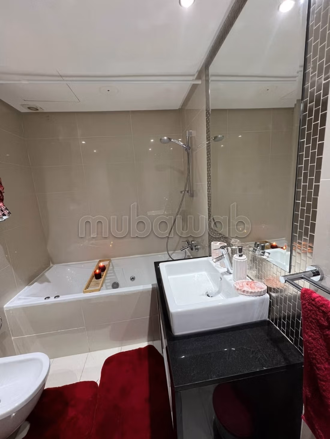Geweldig appartement te koop op Boulevard Med 6, 3 kamers. Gemeubileerd