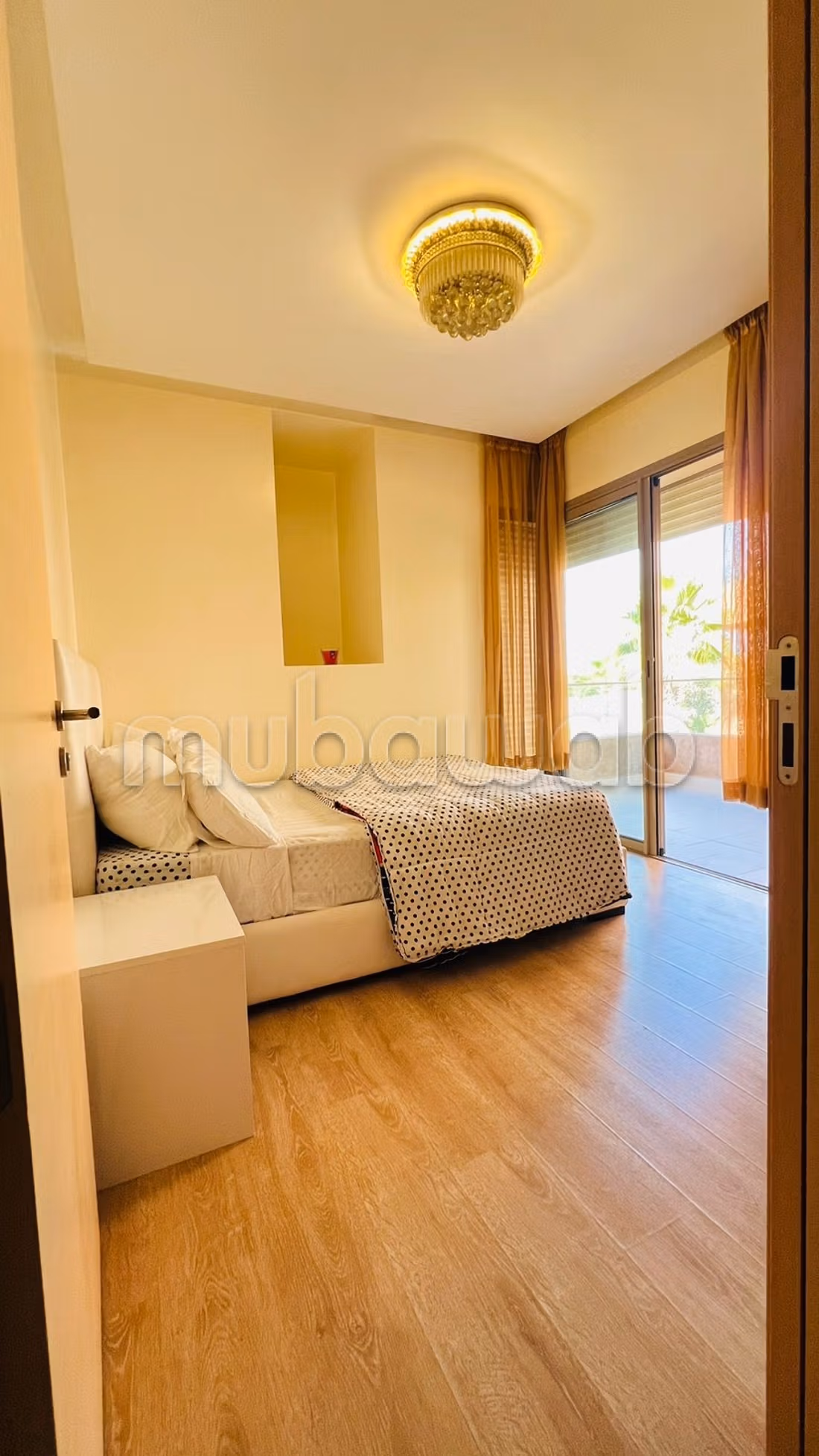 Geweldig appartement te koop op Boulevard Med 6, 3 kamers. Gemeubileerd