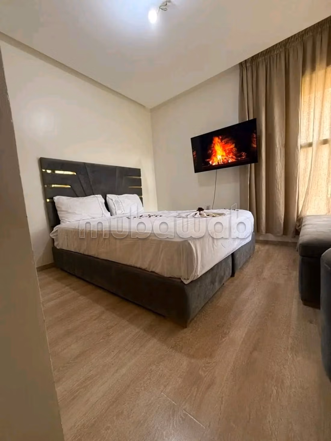 Geweldig appartement te koop op Boulevard Med 6, 3 kamers. Gemeubileerd