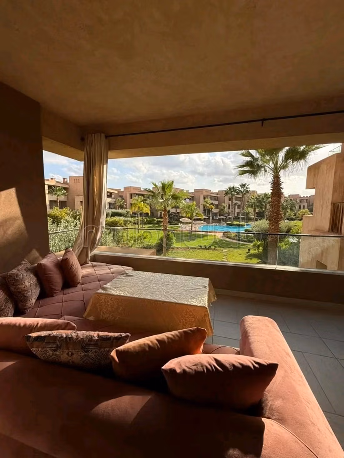 Geweldig appartement te koop op Boulevard Med 6, 3 kamers. Gemeubileerd