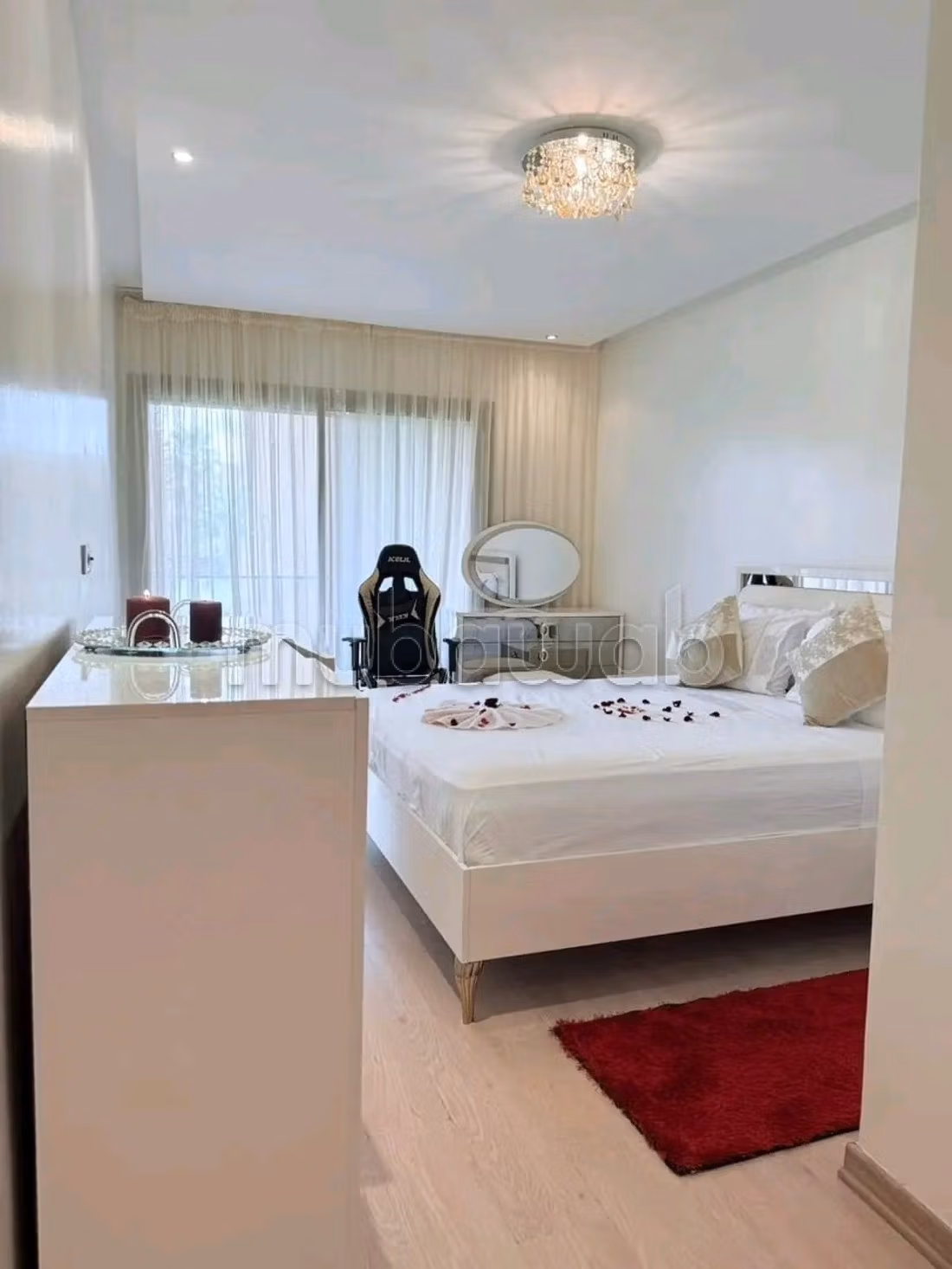 Geweldig appartement te koop op Boulevard Med 6, 3 kamers. Gemeubileerd
