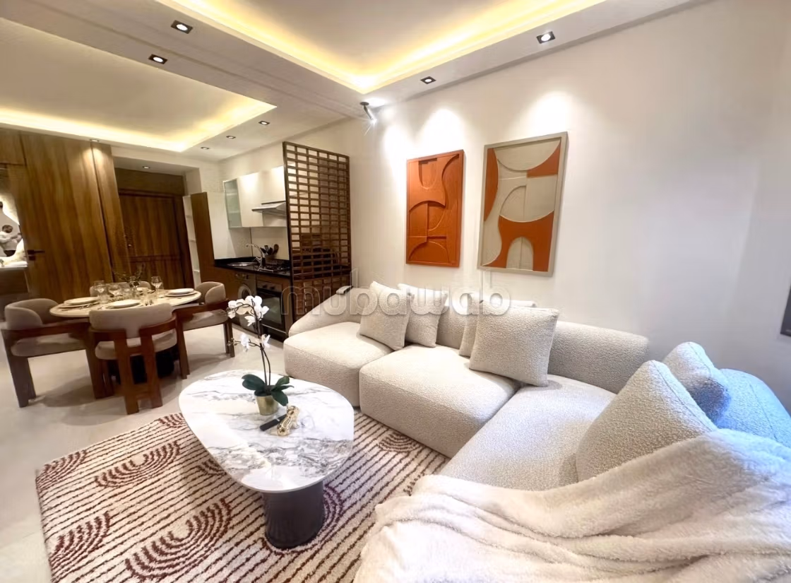Vente d'un bel appartement à Derb Loubila. 
3 grandes pièces. 
Meublé — 2