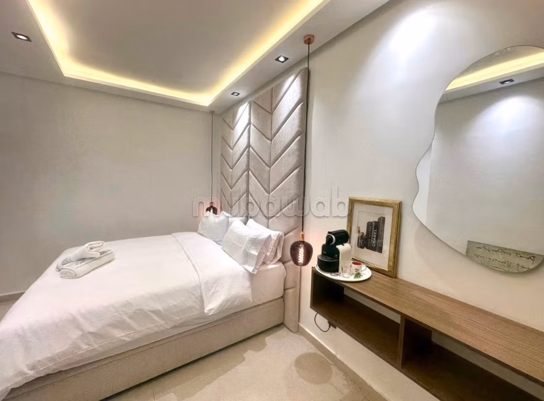 Vente d'un bel appartement à Derb Loubila. 
3 grandes pièces. 
Meublé — 4