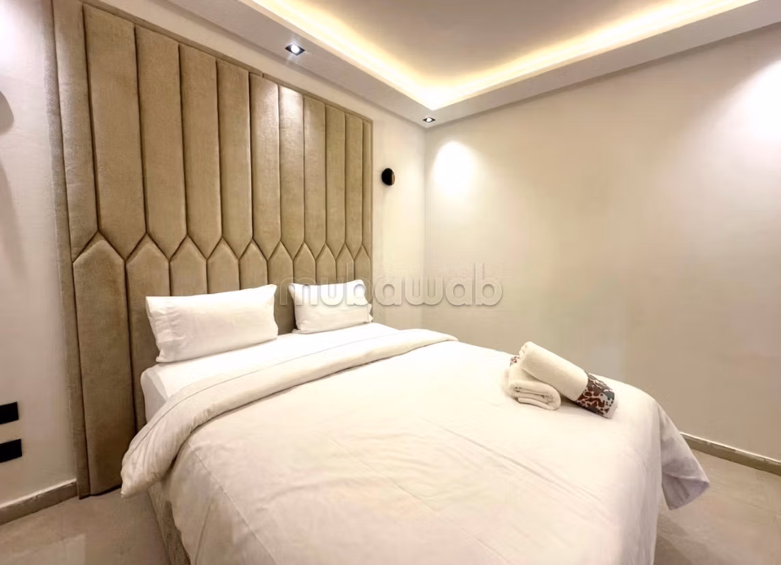 Vente d'un bel appartement à Derb Loubila. 
3 grandes pièces. 
Meublé — 5