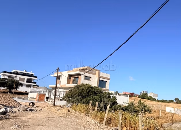 Terrain à vendre – El Hajriyine 
Zone Villas
