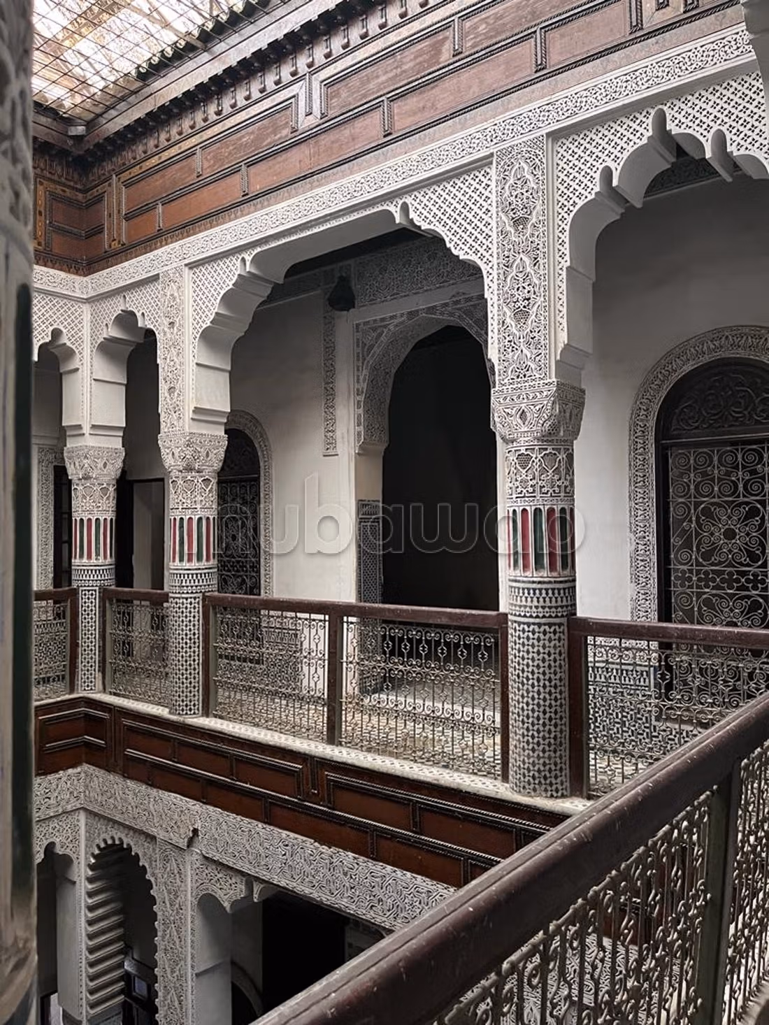 Zeer mooie riad te koop in El Keddan. Oppervlakte van 186 m². Rustige omgeving met uitzicht op de bergen, pantserdeur