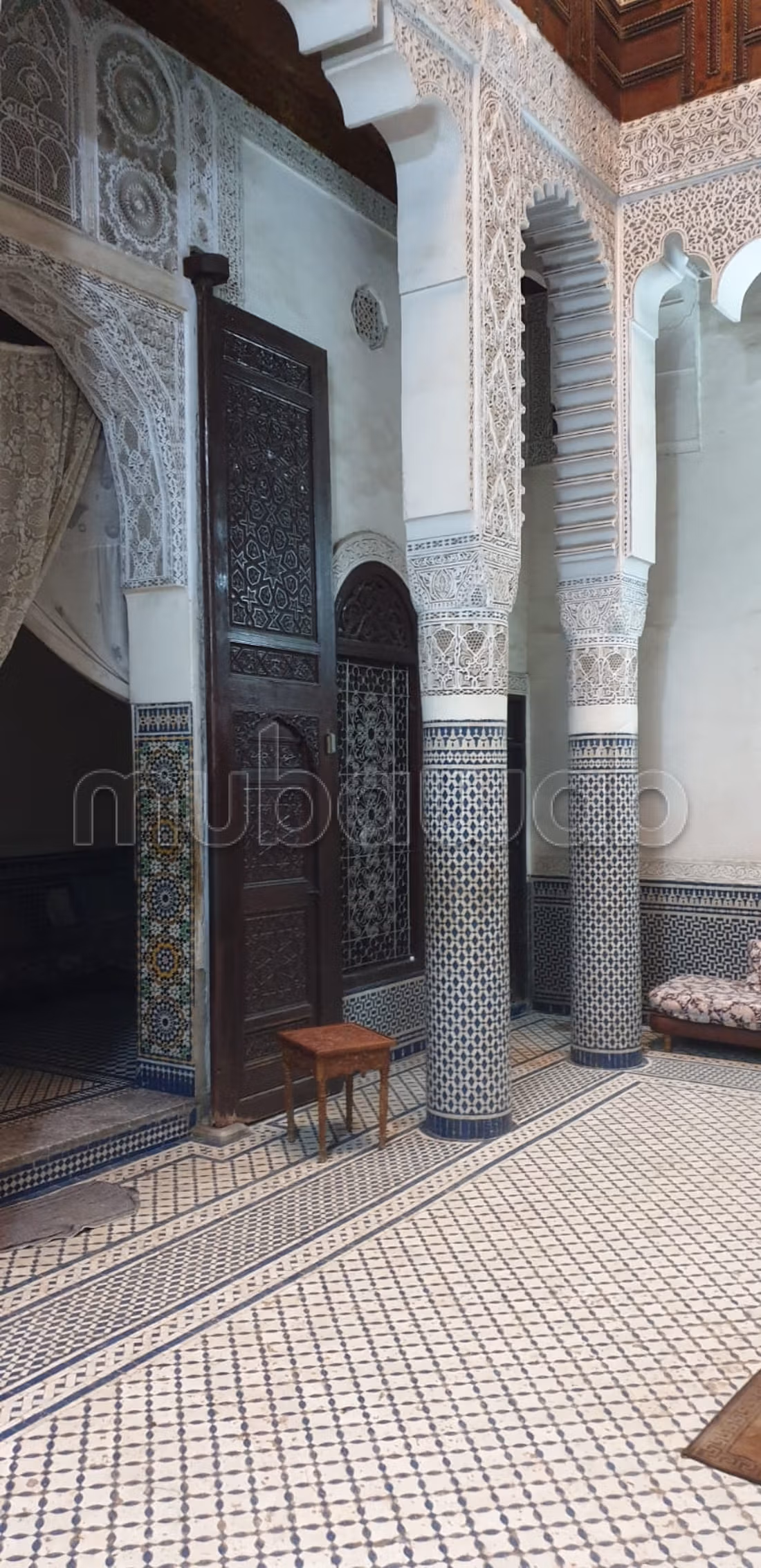 Zeer mooie riad te koop in El Keddan. Oppervlakte van 186 m². Rustige omgeving met uitzicht op de bergen, pantserdeur
