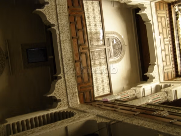 Zeer mooie riad te koop in El Keddan. Oppervlakte van 186 m². Rustige omgeving met uitzicht op de bergen, pantserdeur