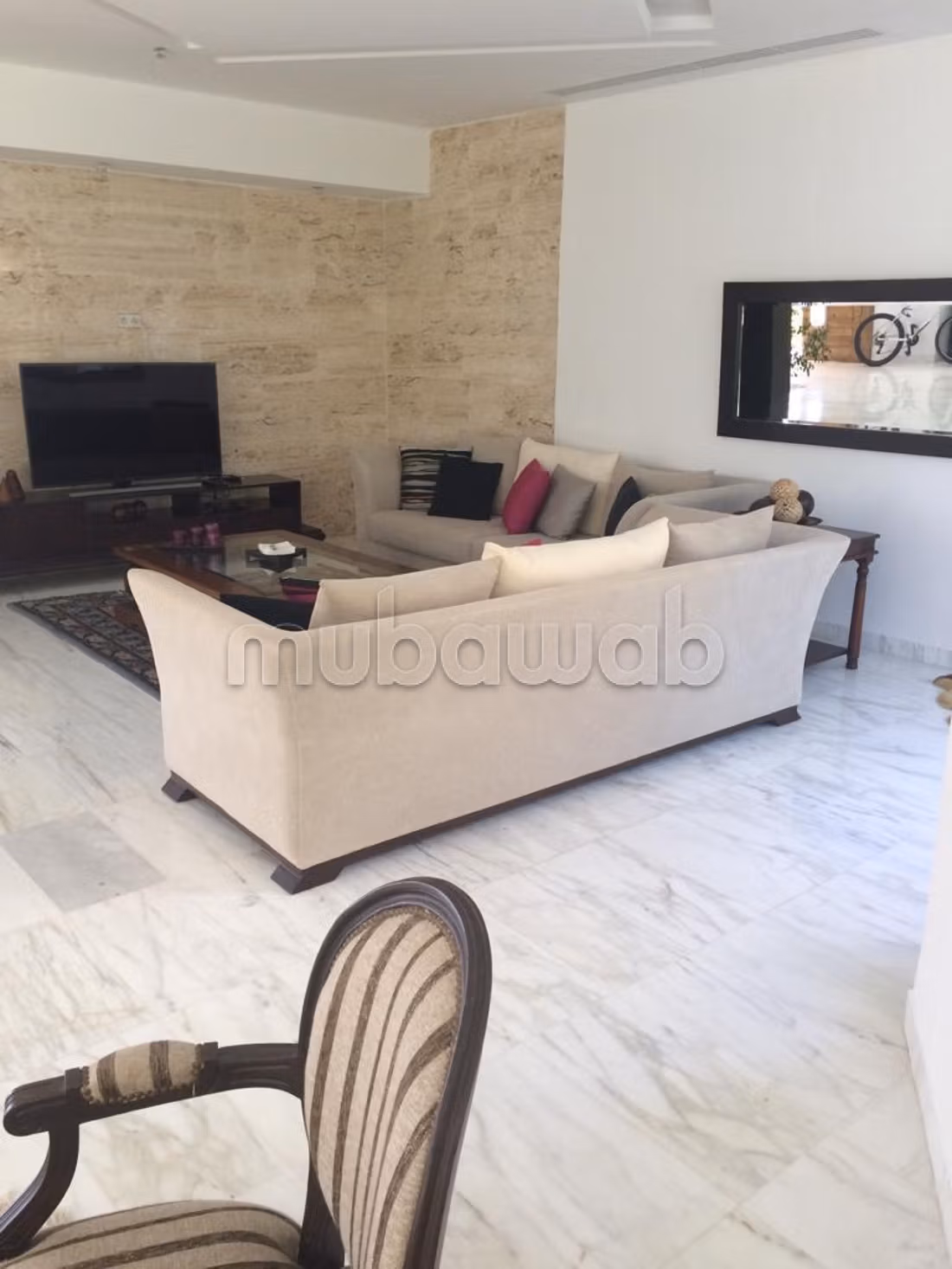 Magnifica villa in affitto a La Marsa. 4 camere accoglienti. Porta blindata e residenza sicura.