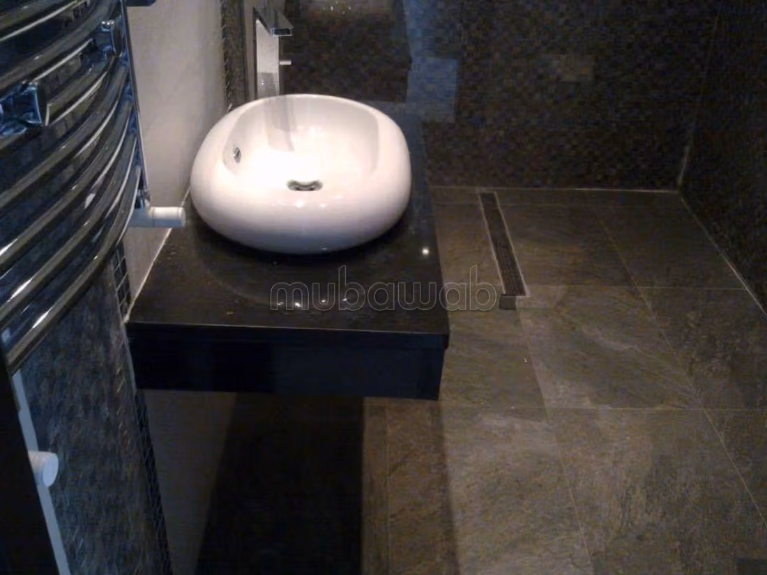 Magnifica villa in affitto a La Marsa. 4 camere accoglienti. Porta blindata e residenza sicura.