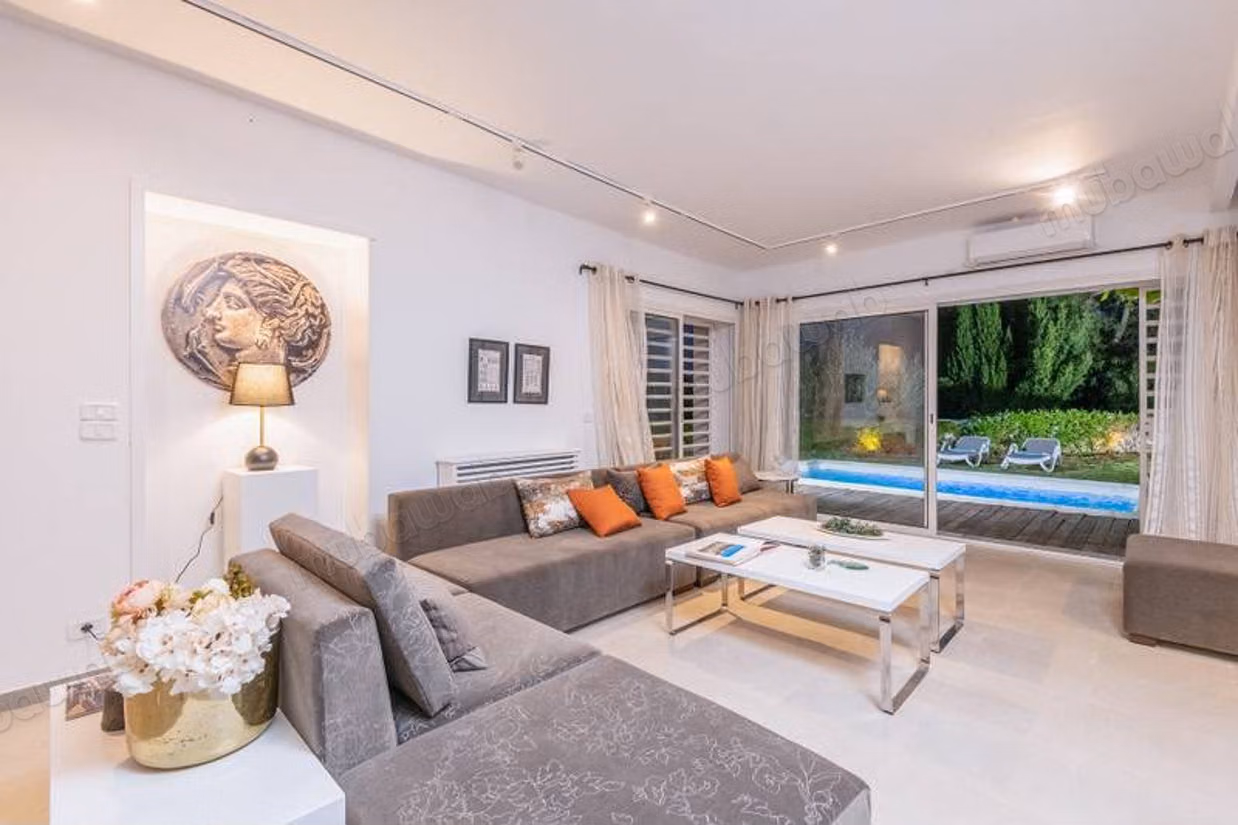 Superbe villa meublée avec piscine