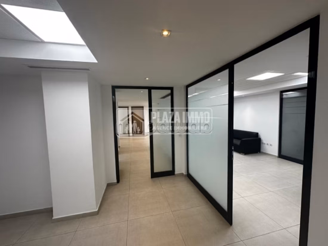 A louer / vendre un bureau 300m2 au coeur du lac2