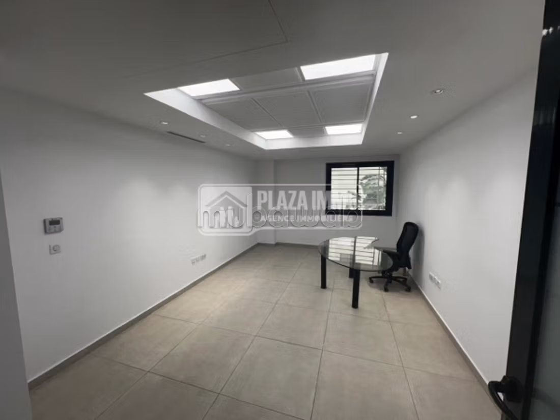 A louer / vendre un bureau 300m2 au coeur du lac2