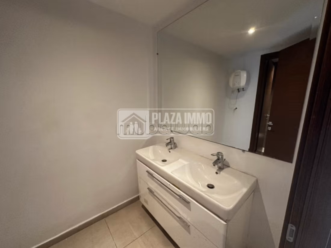 A louer / vendre un bureau 300m2 au coeur du lac2