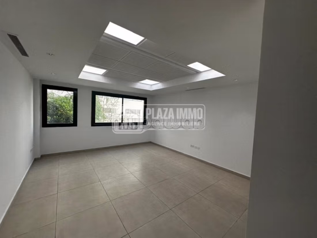 A louer / vendre un bureau 300m2 au coeur du lac2