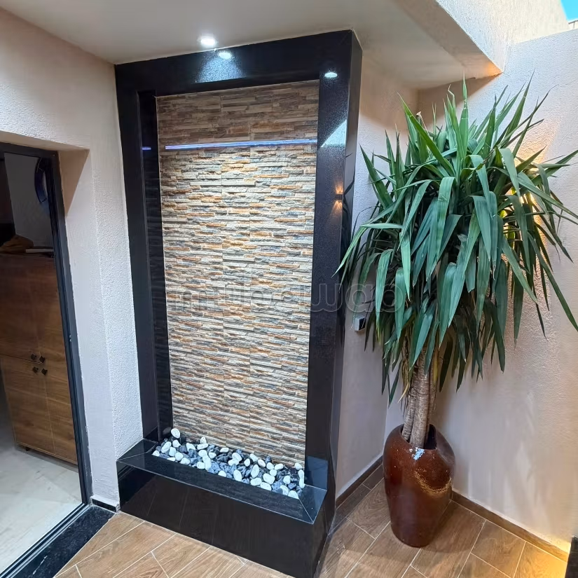 Magnifique studio appart de vacances à louer à Hivernage. 
Surface totale 60 m². 
Porte blindée et parabole