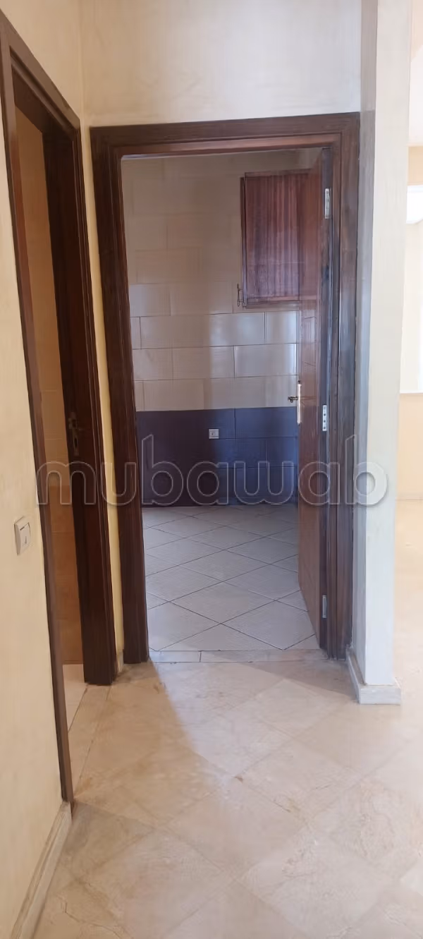 Bel appartamento vuoto da affittare a Harhoura