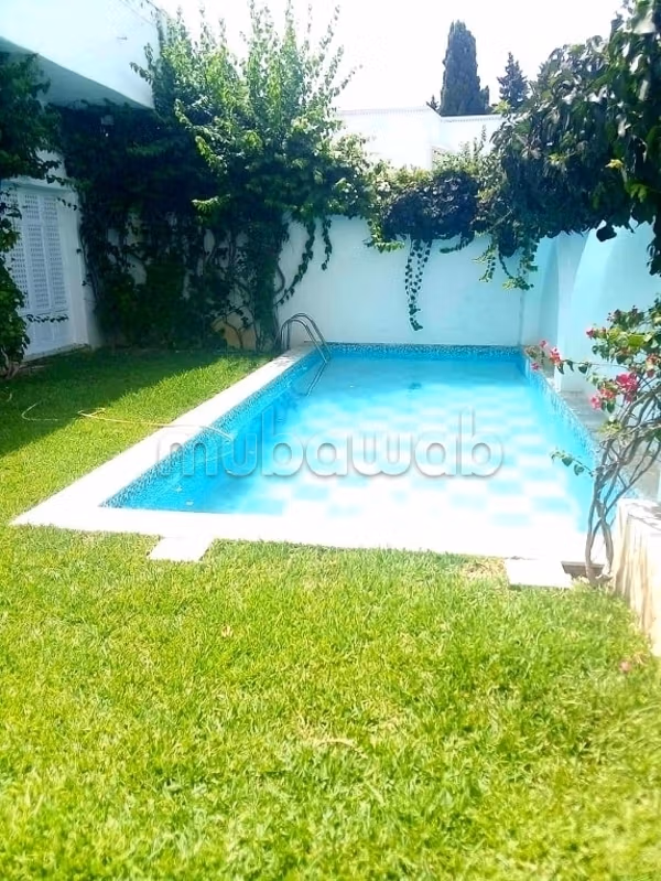 Beautiful villa with swimming pool in Carthage