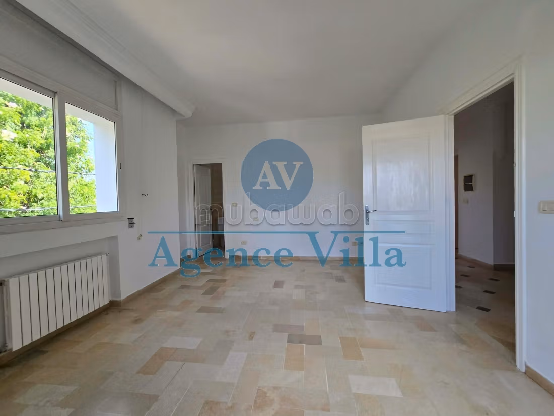 A louer une villa s3 avec jardin à la Soukra