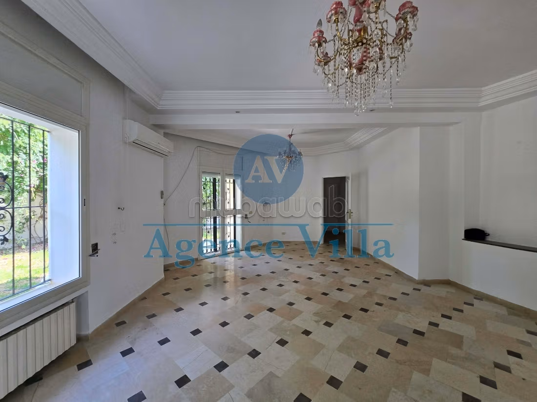 A louer une villa s3 avec jardin à la Soukra