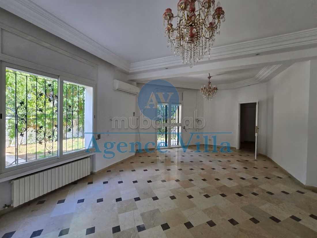 A louer une villa s3 avec jardin à la Soukra