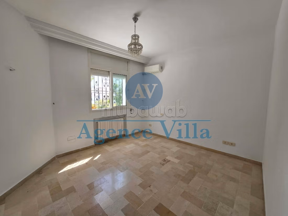 A louer une villa s3 avec jardin à la Soukra