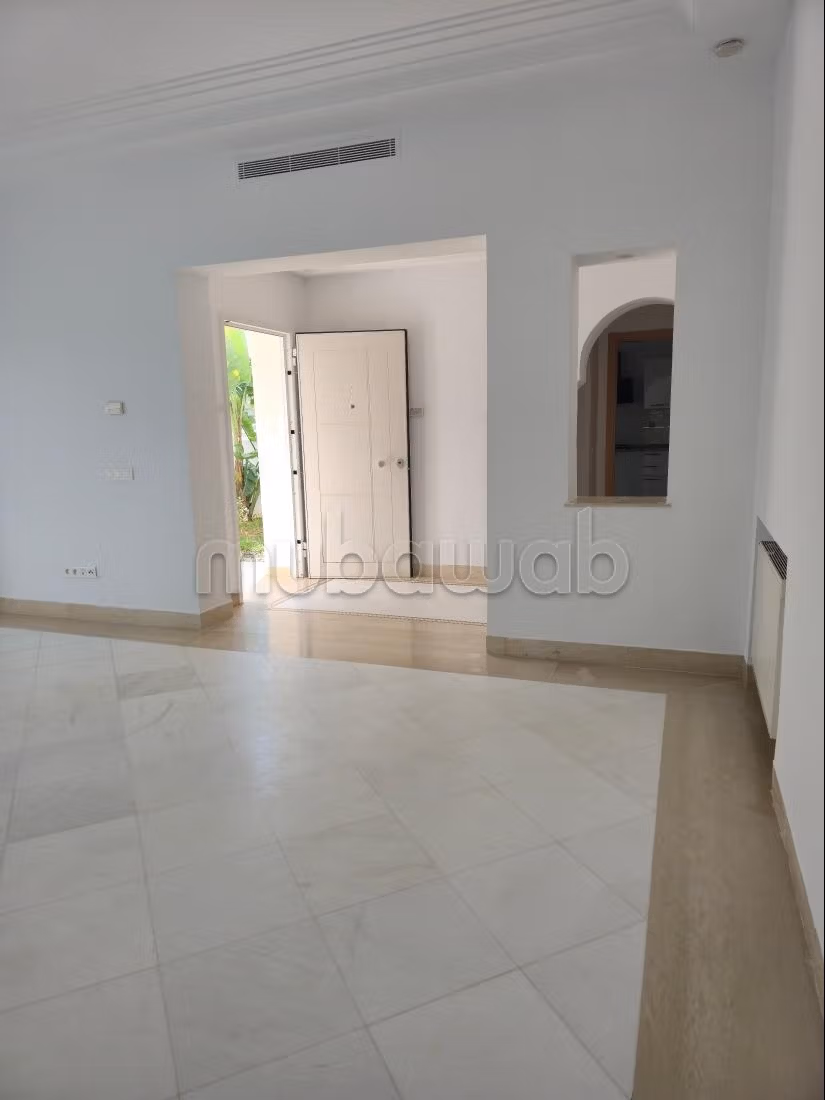 Superbo appartamento in affitto a Gammarth Superiore. Superficie 300 m². Vetri doppi e porta blindata