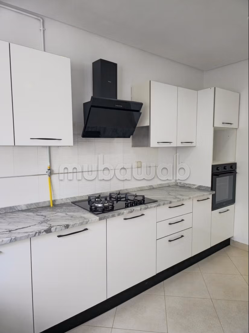 Superbo appartamento in affitto a Gammarth Superiore. Superficie 300 m². Vetri doppi e porta blindata
