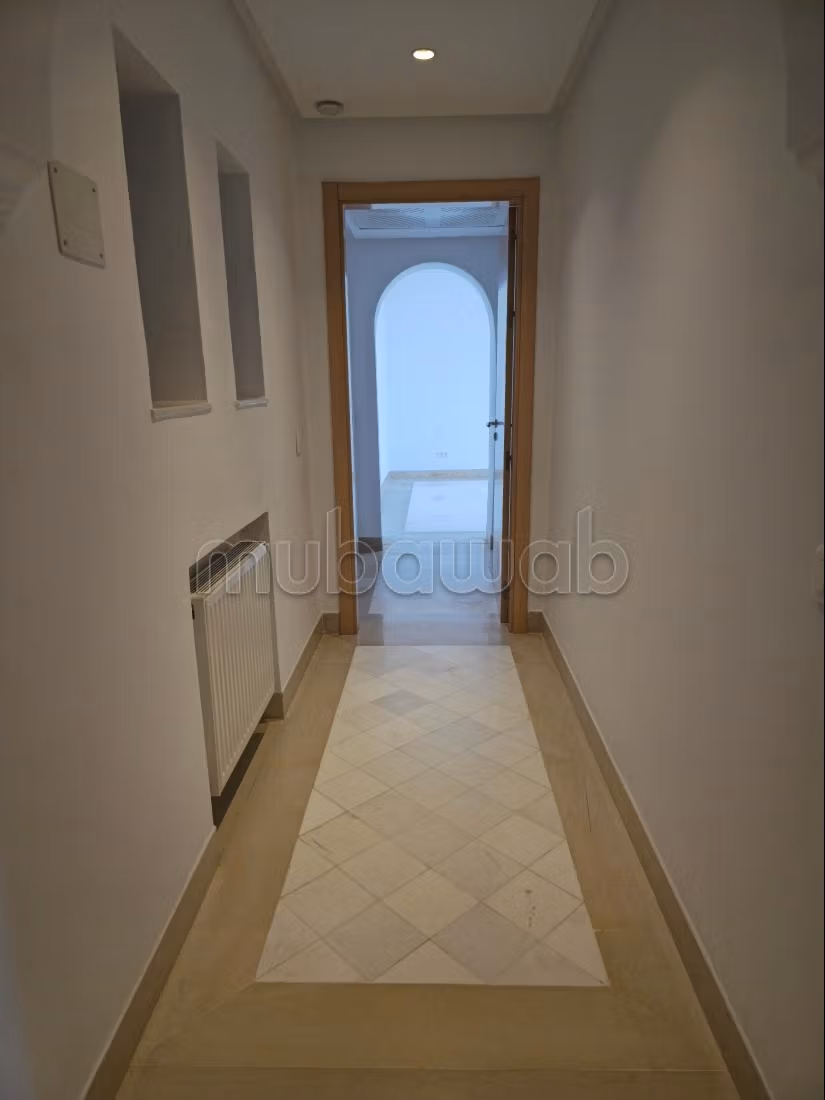 Superbo appartamento in affitto a Gammarth Superiore. Superficie 300 m². Vetri doppi e porta blindata