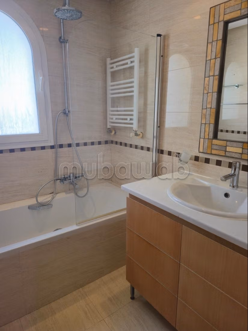 Superbo appartamento in affitto a Gammarth Superiore. Superficie 300 m². Vetri doppi e porta blindata