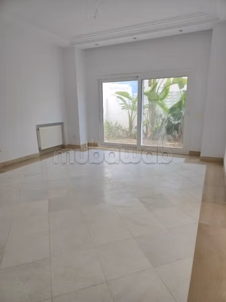 Superbe appartement à louer à Gammarth Supérieur. Superficie 300 m². Double vitrage et porte blindée