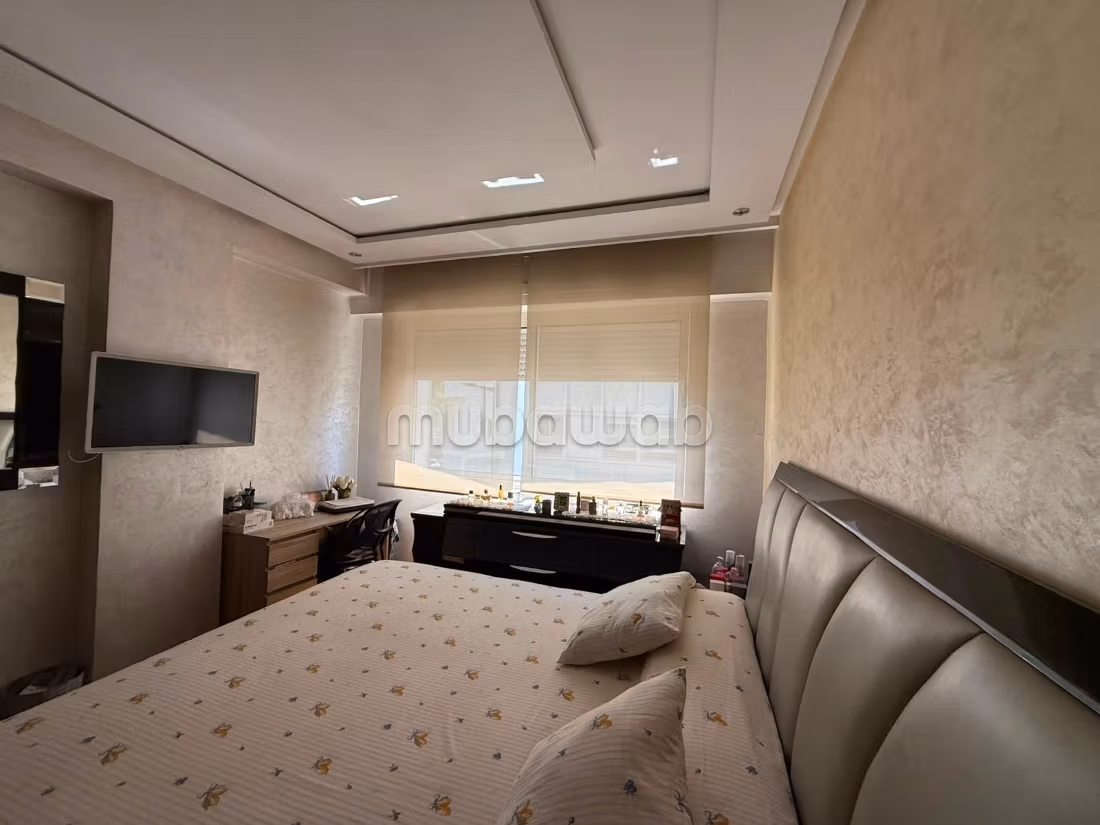 Superbe appartement à vendre haut Agdal.
Superficie 155 m².
Terrasse et ascenseur — 6