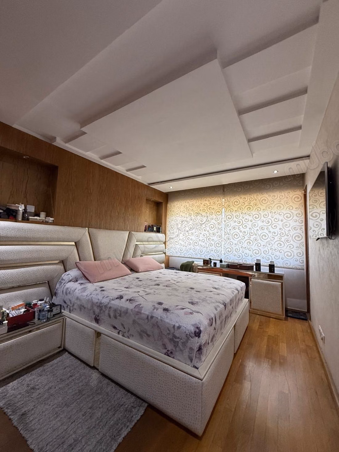 Superbe appartement à louer Agdal.
Superficie 155 m².
Terrasse et ascenseur