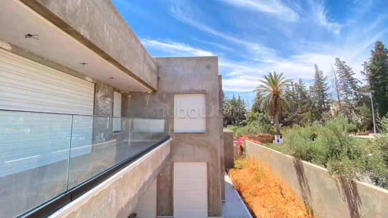 Villa inachevée à vendre en S4 à Riadh Andalous