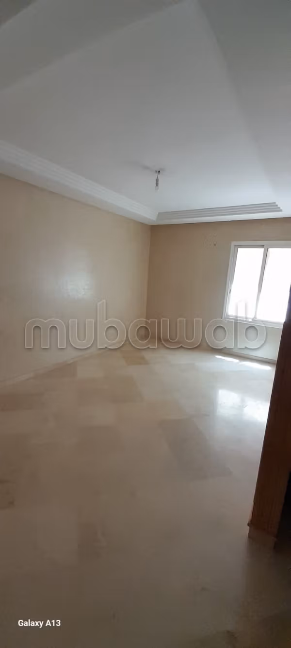 Superbe appartement à louer à Massira 1. Superficie 60 m². Salon traditionnel marocain, résidence sécurisée
