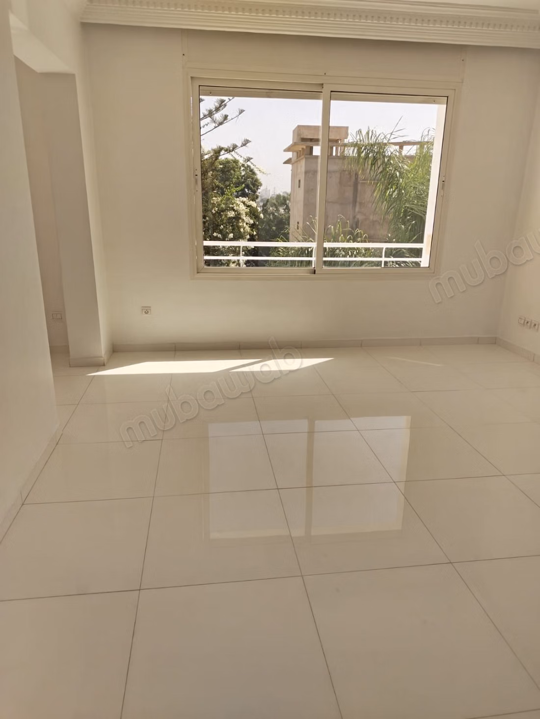 تريبلکس للإيجار فارغ في أنفا 28000 درهم