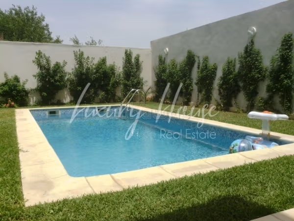 Villa jumelée avec piscine