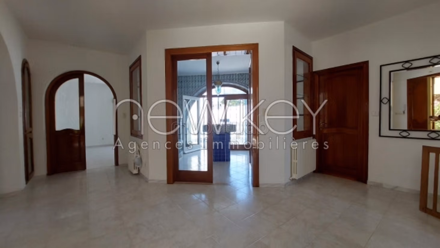 Una villa con piscina a La Marsa