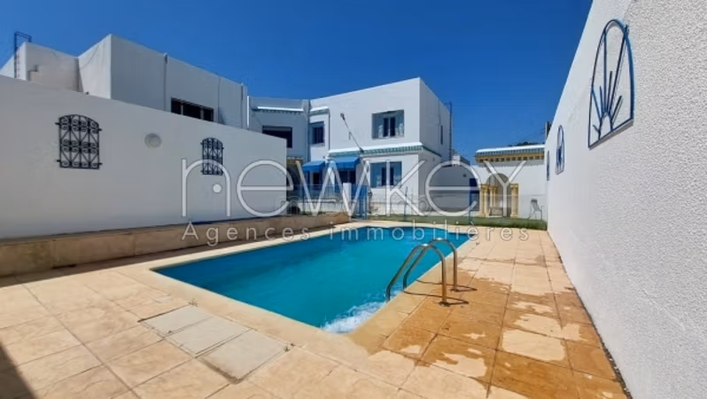 Una villa con piscina a La Marsa