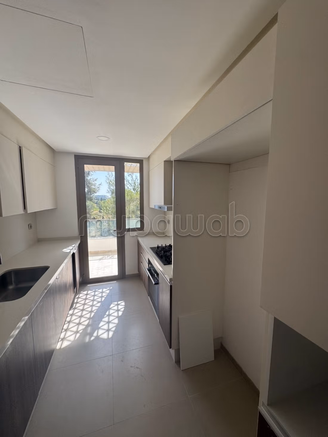 Louez cet appartement à Souissi. 2 chambres agréables. Fenêtres double vitrage et chauffage central — 3