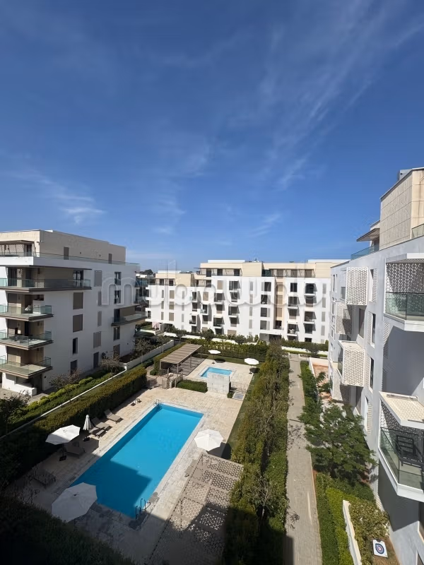 Louez cet appartement à Souissi. 2 chambres agréables. Fenêtres double vitrage et chauffage central