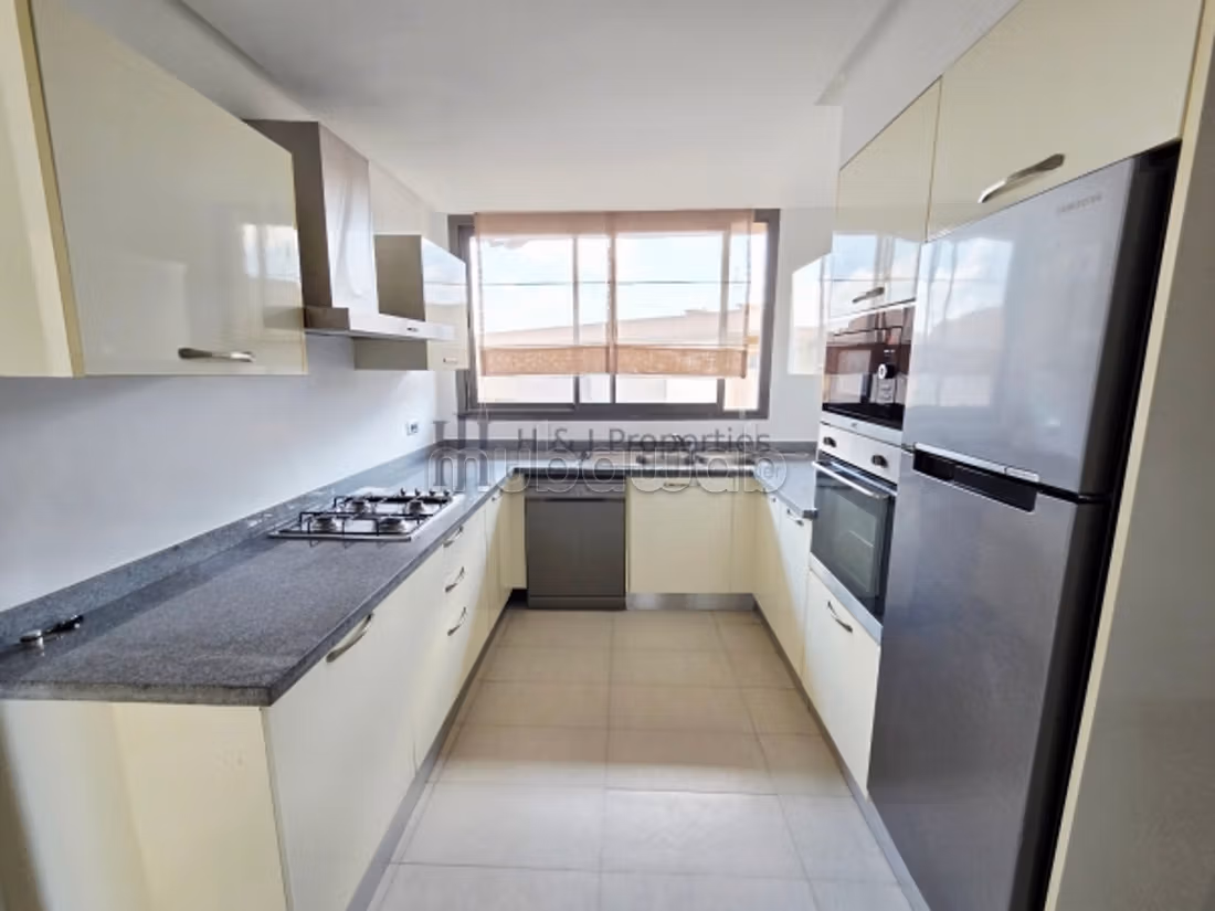 T4 de 134m² – etage eleve – résidence sécurisée — 4