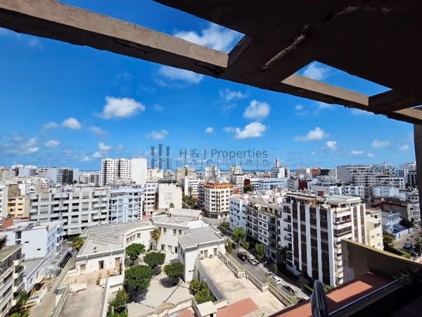 T4 of 134m² – high floor – secured residence
