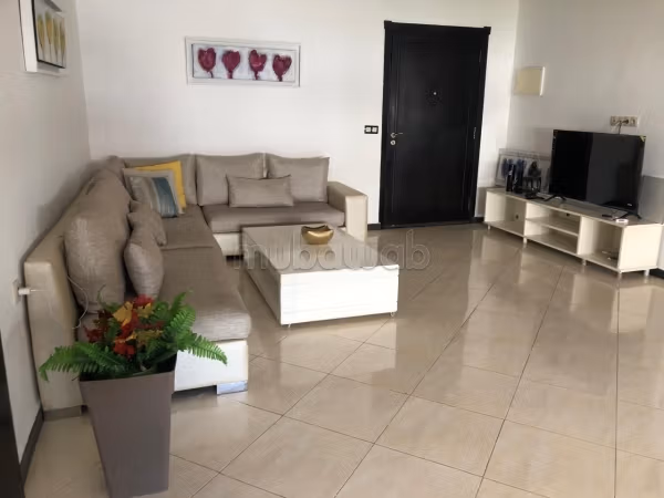 Bel appartement à louer. 3 grandes chambres. Mobilier