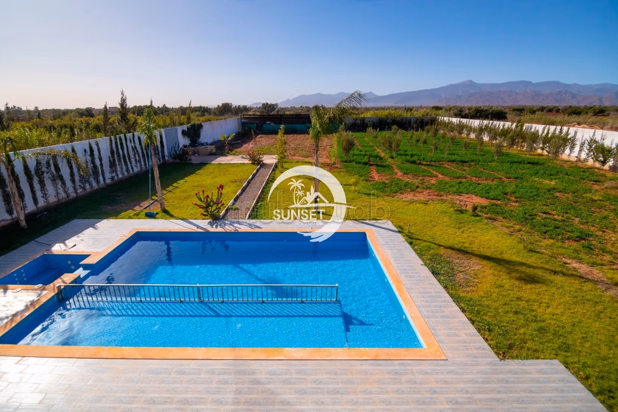 Ferme 5000 m² avec Maison & Piscine