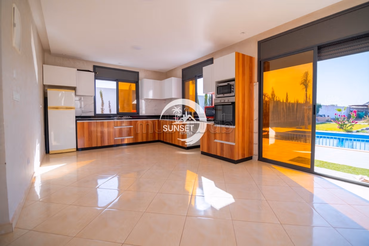 Ferme 5000 m² avec Maison & Piscine